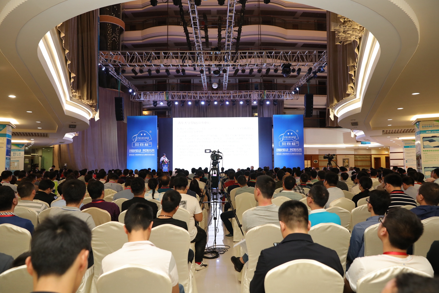 深圳風(fēng)向標(biāo)教育資源股份有限公司 深圳風(fēng)向標(biāo)教育資源股份有限公司