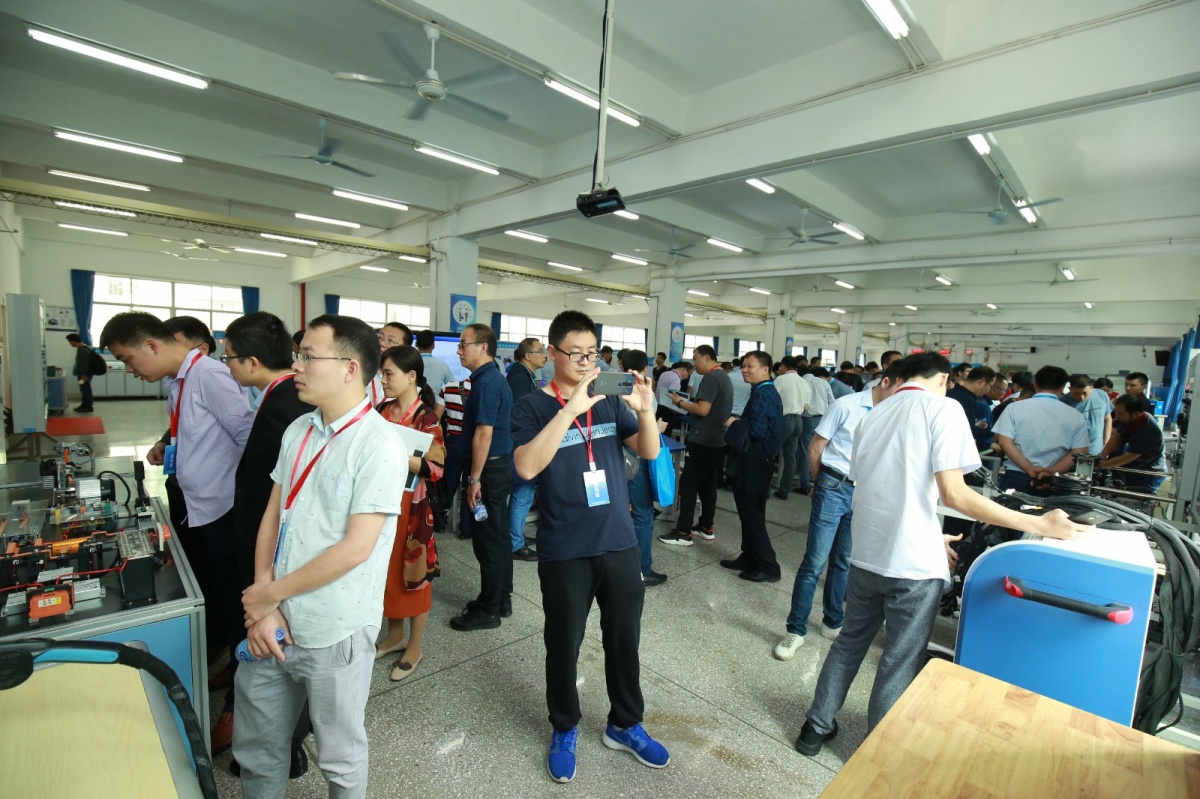 深圳風(fēng)向標(biāo)教育資源股份有限公司 深圳風(fēng)向標(biāo)教育資源股份有限公司