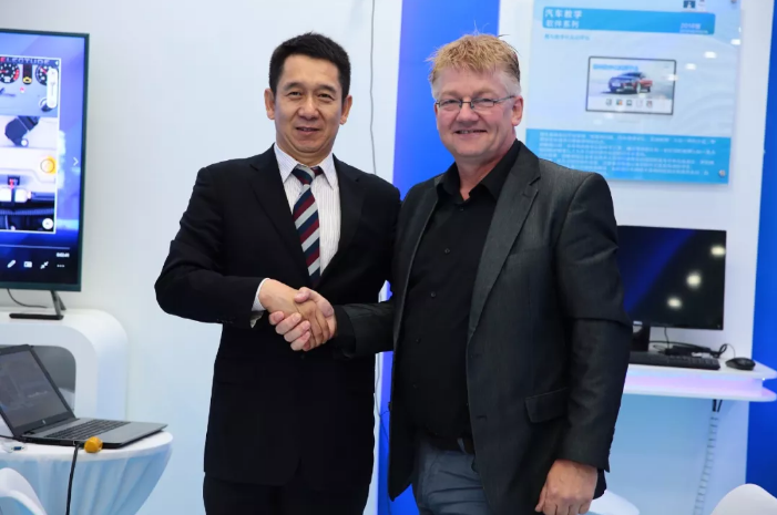 產教融合與汽車職業(yè)教育發(fā)展暨風向標第十三屆國內外汽車專業(yè)教學經驗交流會隆重舉行