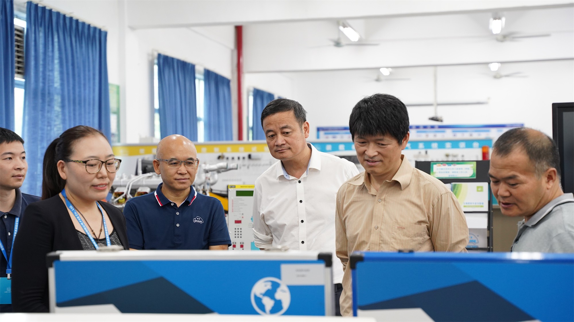 深圳風(fēng)向標(biāo)教育資源股份有限公司 深圳風(fēng)向標(biāo)教育資源股份有限公司