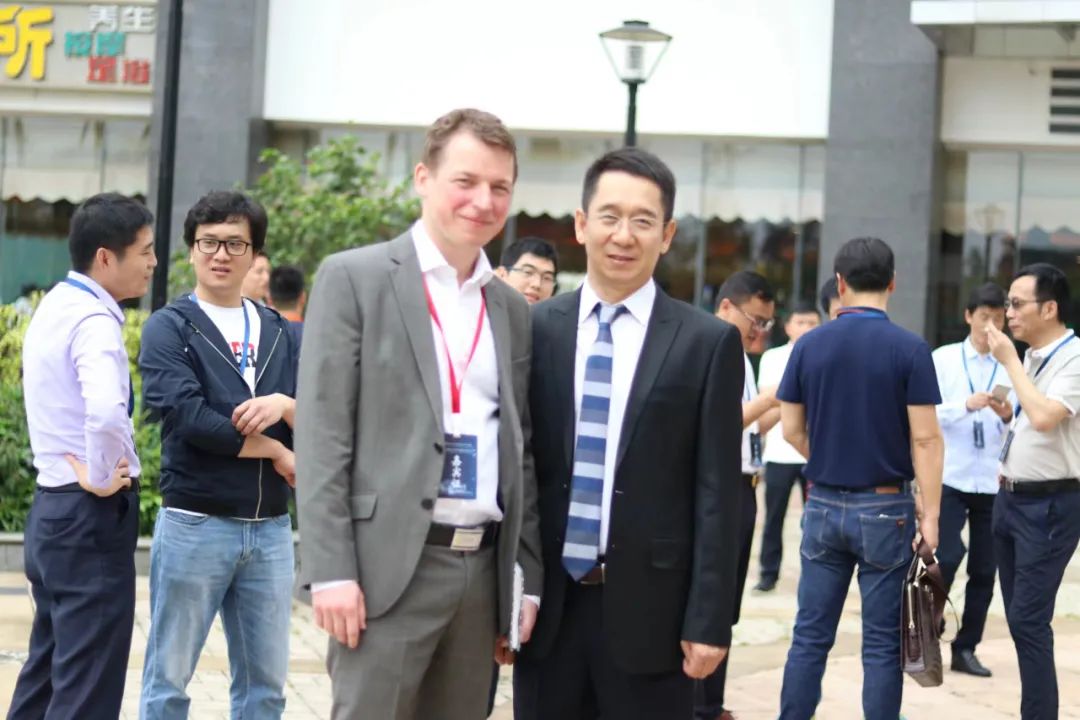 深圳風(fēng)向標(biāo)教育資源股份有限公司 深圳風(fēng)向標(biāo)教育資源股份有限公司