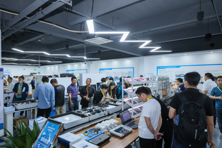 深圳風(fēng)向標(biāo)教育資源股份有限公司 深圳風(fēng)向標(biāo)教育資源股份有限公司