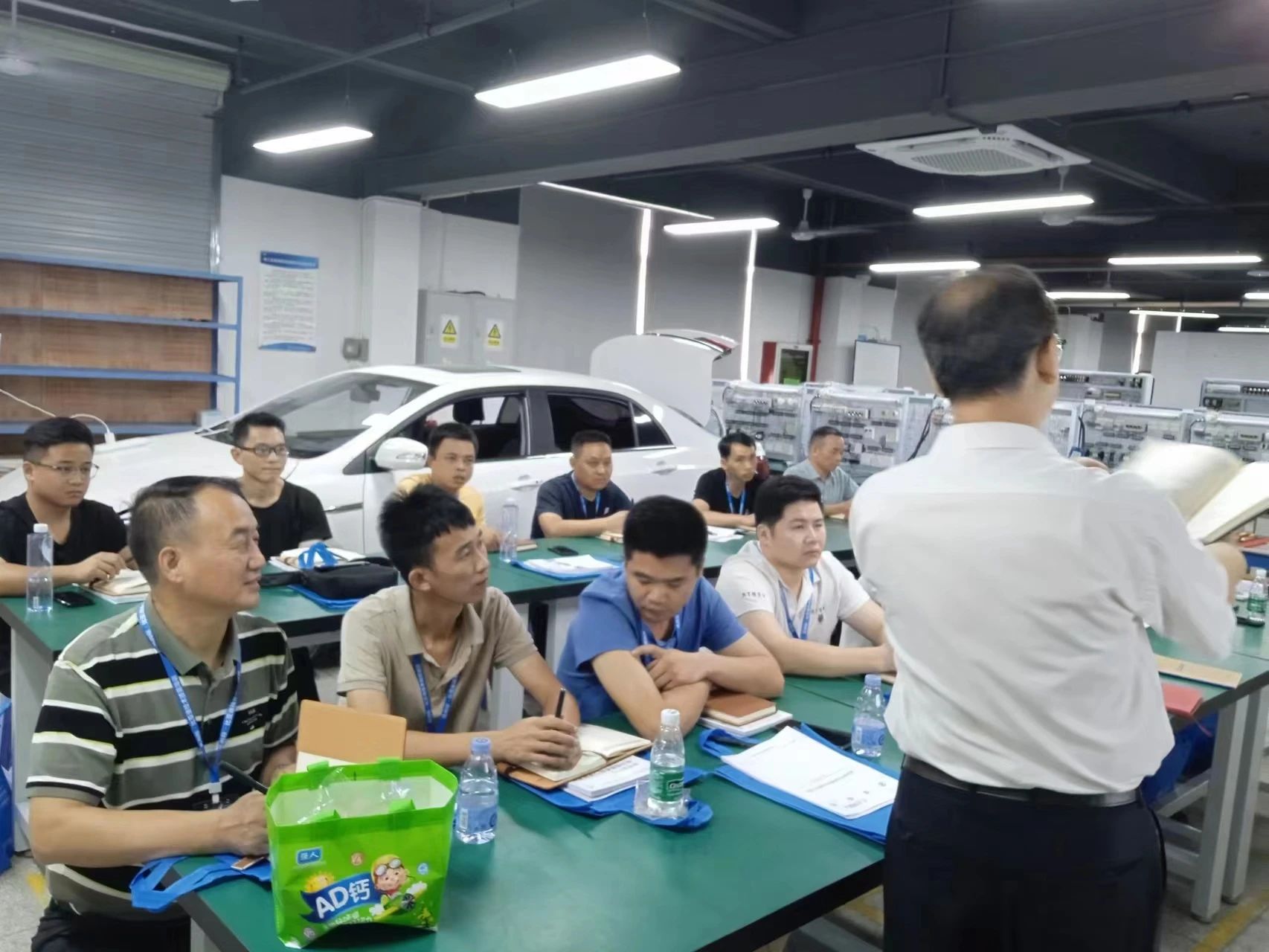 深圳風(fēng)向標(biāo)教育資源股份有限公司 深圳風(fēng)向標(biāo)教育資源股份有限公司