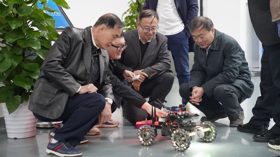 深圳風(fēng)向標(biāo)教育資源股份有限公司 深圳風(fēng)向標(biāo)教育資源股份有限公司