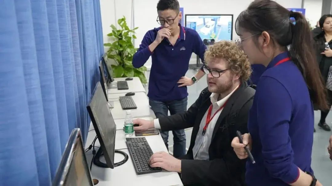 深圳風(fēng)向標(biāo)教育資源股份有限公司 深圳風(fēng)向標(biāo)教育資源股份有限公司